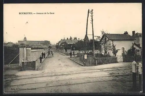 AK Bourgueil /I.-et-L., Avenue de la Gare