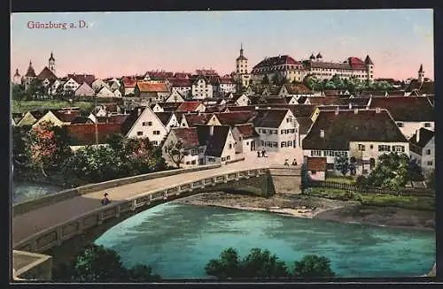 AK Günzburg a. D., an der Brücke in die Stadt, Blick hinauf zum Schloss