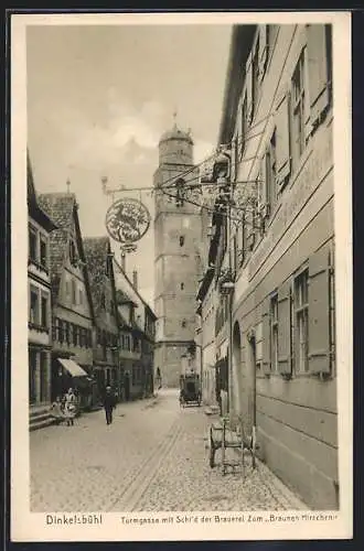 AK Dinkelsbühl, Strasse Turmgasse mit Schild der Brauerei Zum Braunen Hirschen