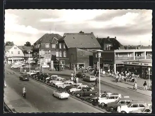 AK Lauenburg /Elbe, Zentraler Omnibus-Bahnhof mit Restaurant und parkenden Autos