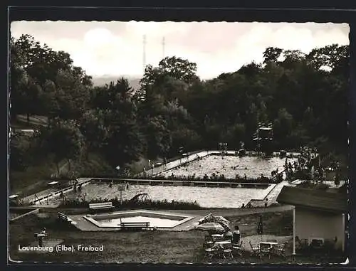 AK Lauenburg /Elbe, Badegäste im Freibad