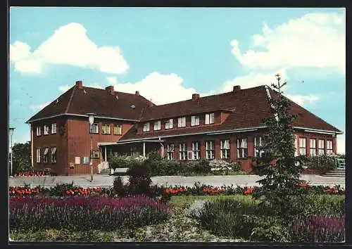 AK Lauenburg /Elbe, Strassenpartie am Bahnhof