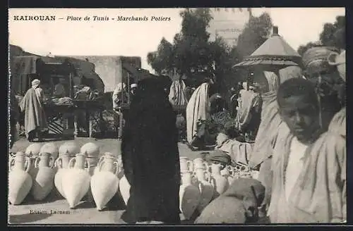 AK Kairouan, place de Tunis, marchands potiers