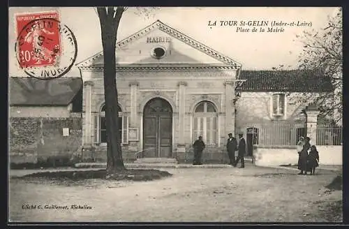 AK La Tour St-Gelin, Place de la Mairie