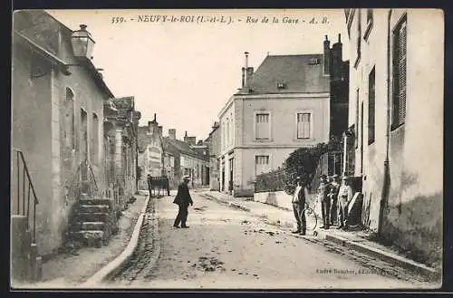 AK Neuvy-le-Roi, Rue de la Gare