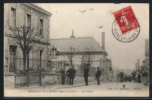 AK Neuillé-le-Lierre, La Mairie