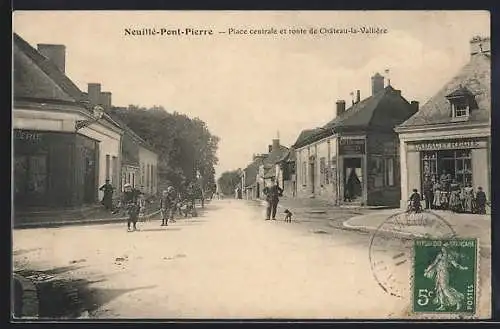 AK Neuillé-Pont-Pierre, Place centrale et route de Château-la-Vallière