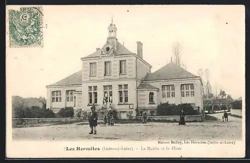 AK Les Hermites, La Mairie et la Place