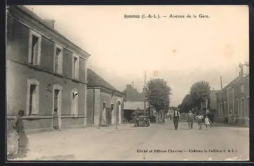 AK Hommes /I.-et-L., Avenue de la Gare