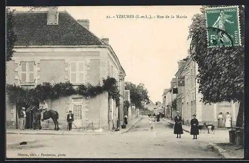 AK Yzeures /I.-et-L., Rue de la Mairie