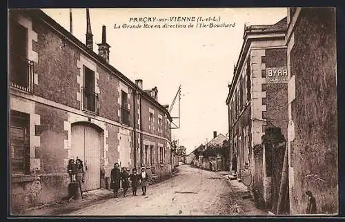 AK Parcay-sur-Vienne, La Grande Rue en direction de l`Ile-Bouchard