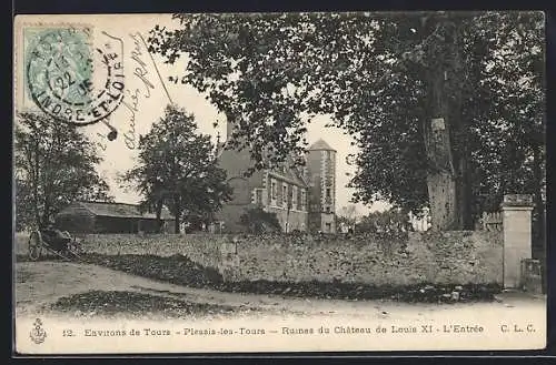 AK Plessis-les-Tours, Ruines du Chateau de Louis XI, L`entrée