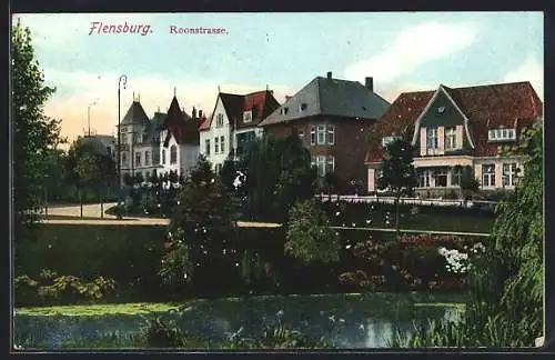 AK Flensburg, Roonstrasse mit Villen und Flusspartie