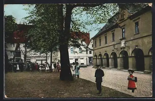 AK Soest, Der Petrikirchplatz mit Rathaus und Kaiser Wilhelm-Denkmal