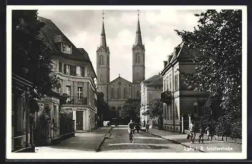 AK Lahr i. B., Schillerstrasse mit Kirche