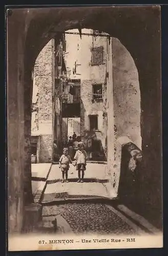 AK Menton /Alpes-Maritimes, Une Vieille Rue