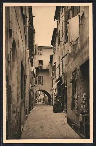 AK Villefranche /Alpes-Maritimes, Rue du Poilu