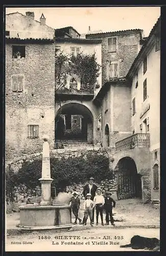 AK Gilette /Alpes-Maritimes, La Fontaine et Vieille Rue