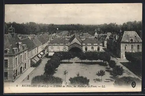 AK Richelieu /I.-et-L., L`Hotel de Ville, les Halles et la Place