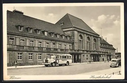 AK Weimar / Thüringen, Bus des Stadtverkehrs Weimar vor dem Hauptbahnhof