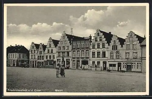 AK Friedrichsstadt, Markt mit Geschäften, Frauen