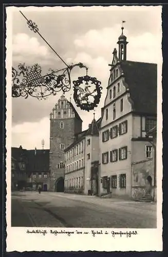 AK Dinkelsbühl, Rothenburger Tor mit Spital und Schild