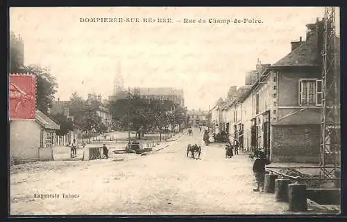 AK Dompierre-sur-Besbre, Rue du Champ-de-Foire