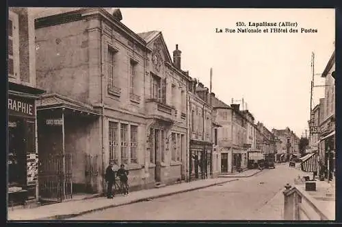 AK Lapalisse /Allier, La Rue Nationale et l`Hotel des Postes