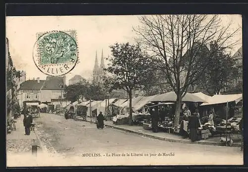 AK Moulins, Place de la Liberte, un jour de Marche