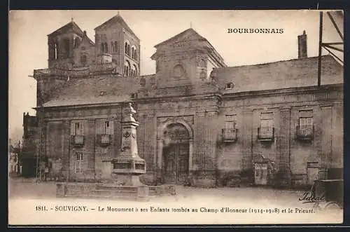 AK Souvigny, Bourbonnais, Le Monument à ses Enfants tombés au Champ d`Honneur 1914-18 et le Prieuré