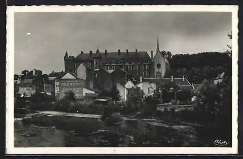 AK Lapalisse /Allier, La Rivière La Besbre, Vue générale du Château de la Famille Chabanne, La Palice