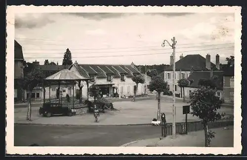 AK Dompierre-sur-Besbre, Place du Kiosque