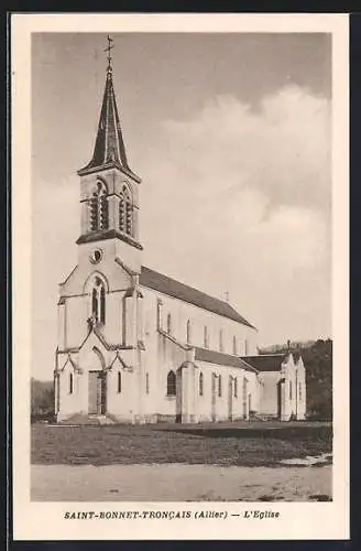 AK Saint-Bonnet-Troncais, l`Eglise, vue d`ensemble