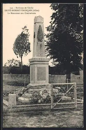 AK Saint-Bonnet-Troncais, Le Monument auy Combattants