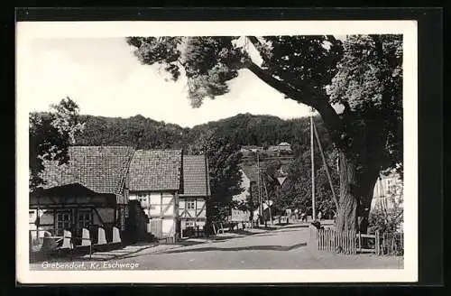 AK Grebendorf /Kr. Eschwege, Strassenpartie mit Fachwerkhäusern