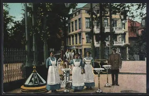 AK Bad Pyrmont, Frauen mit Maschinerie am Hauptbrunnen