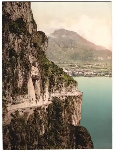 Fotografie Photochrom Zürich, Ansicht Riva, Strada del Ponale con Veduat di Riva