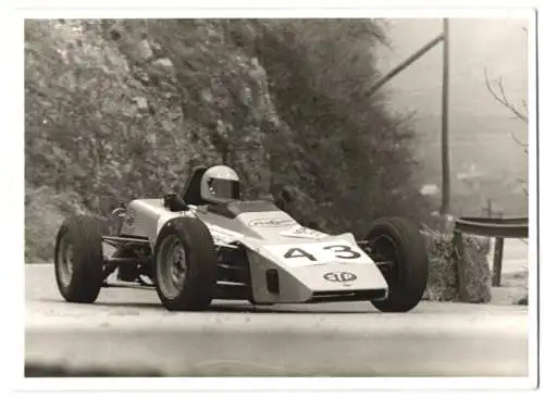 Fotografie Artur Fenzlau, Wien, Seiberer-Rennen 1973, Lotus Rennwagen mit Fahrer G. Fischer