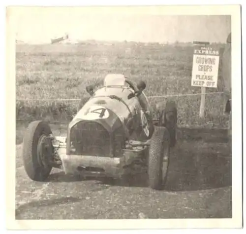 Fotografie unbekannter Fotograf und Ort, Rennwagen mit Startnummer 44