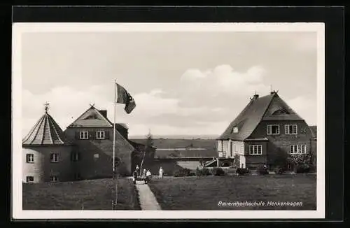 AK Henkenhagen, Bauernhochschule mit -Fahne