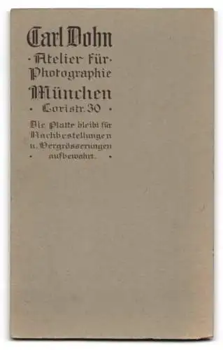 Fotografie Carl Dohn, München, Loristr. 30, Porträt eines Soldaten in Uniform