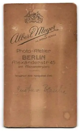 Fotografie Albert Meyer, Berlin, Alexanderstr. 45, Porträt eines älteren Mannes im Anzug