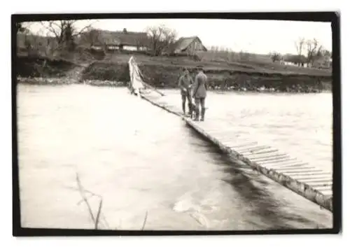 26 Fotografien 1. WK, Kriegszerstörung, Schlachtfeld, Unterstand, Soldatenleben, Biwak, Kriegsgrab, Eisenbahn u.a.