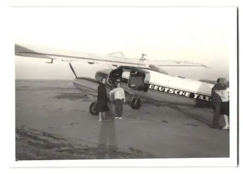 8 Fotografien Flugzeug Deutsche Taxiflug, Kennung D-IHOL, zweimotoriger Hochdecker