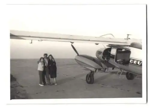 8 Fotografien Flugzeug Deutsche Taxiflug, Kennung D-IHOL, zweimotoriger Hochdecker