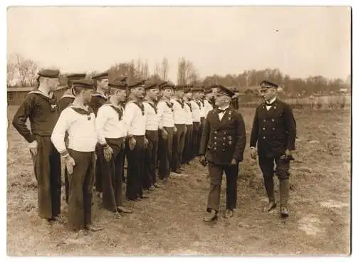 5 Fotografien 1.WK, Wolter, Berlin, Ansicht Berlin, Kadettenanstalt Lichterfelde, Ausbilder & Marine-Kadetten in Uniform