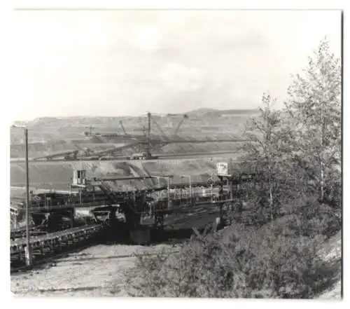 11 Fotografien unbekannter Fotograf, Ansicht Görlitz, Tagebau Berzdorf, Bergwerk, Abraumbagger, Förderanlagen u.a.