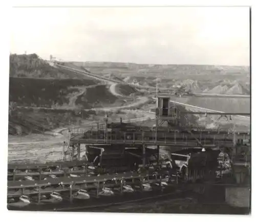 11 Fotografien unbekannter Fotograf, Ansicht Görlitz, Tagebau Berzdorf, Bergwerk, Abraumbagger, Förderanlagen u.a.