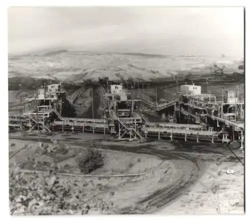 11 Fotografien unbekannter Fotograf, Ansicht Görlitz, Tagebau Berzdorf, Bergwerk, Abraumbagger, Förderanlagen u.a.