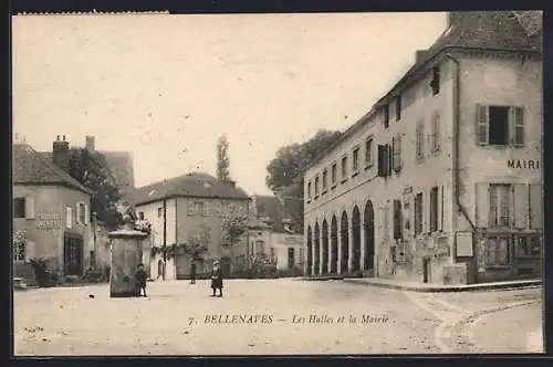 AK Bellenaves /Allier, Les Halles et la Mairie